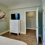 Laketown Wharf #913
