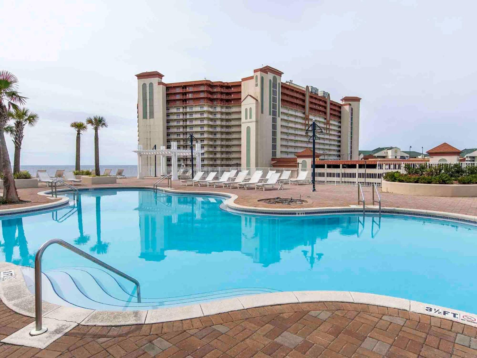 Laketown Wharf #913 Apartment